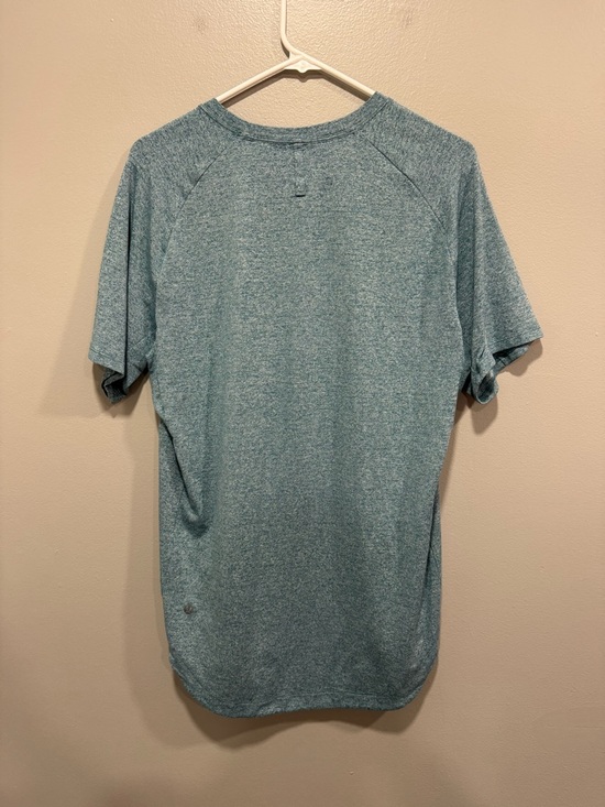 Lululemon License To Train Short Sleeve Shirt Size Medium - Picture 2 of 5
